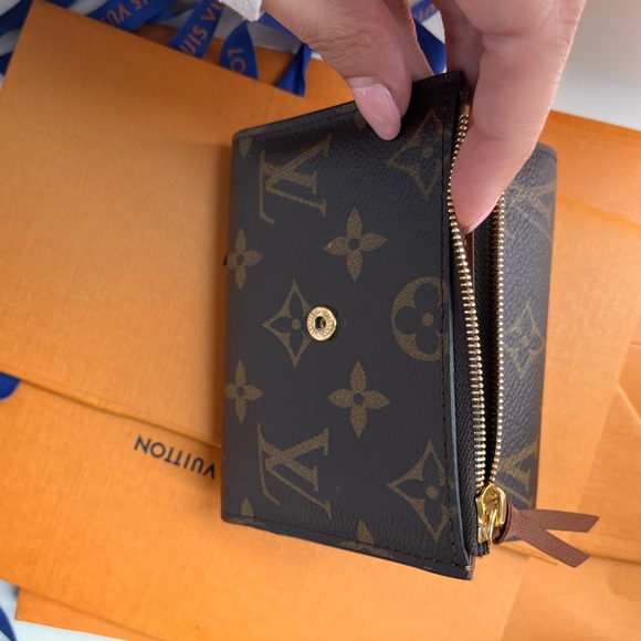 Louis Vuitton Victorine Wallet - Picture 3 of 7